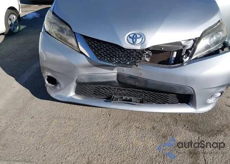 2016 Toyota Sienna Se 8 Passenger z USA, uszkodzony, nr VIN 5TDXK3DC0GS730013